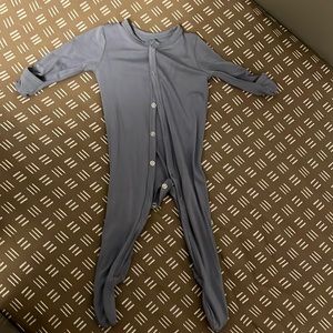 Kyte Baby Button onesie 0-3. Worn once.